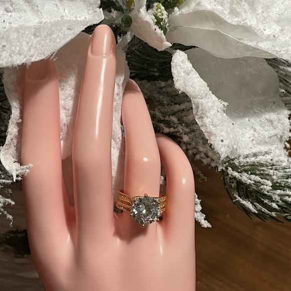 Stunning 18k Yellow Gold Plated Diamond Ring - Picture 5 of 5